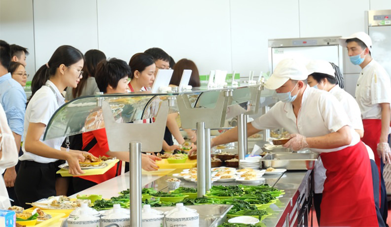 山东教育厅：高校食堂2元以下低价菜不低于20%