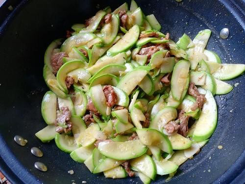 西葫芦炒肉沫