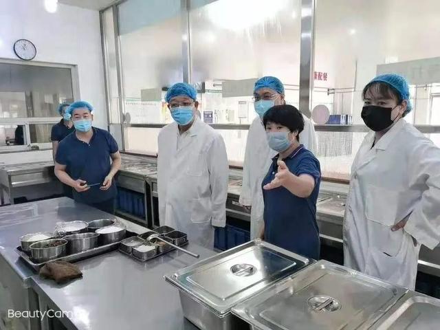 与社会化餐饮相比，社区食